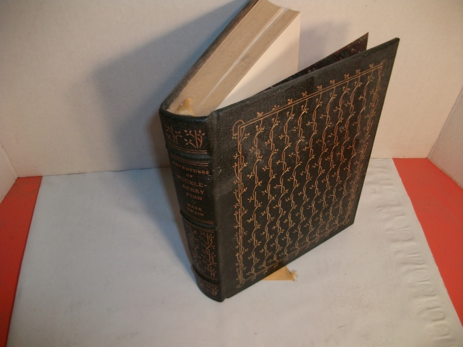 Adventures of Huckleberry Finn by Mark Twain Southern Classics Library Edition