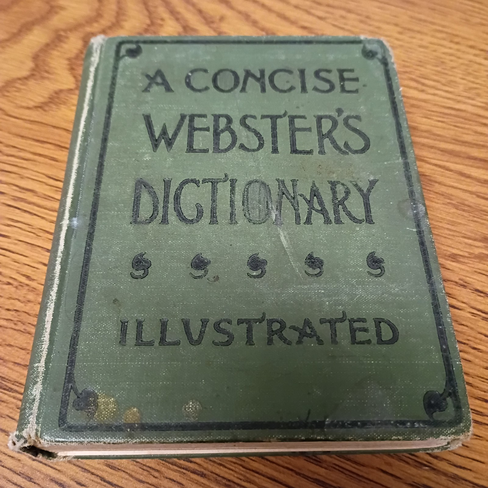 Antique Webster’s Concise Dictionary illustrated ( 1895) A.L. Burt Company
