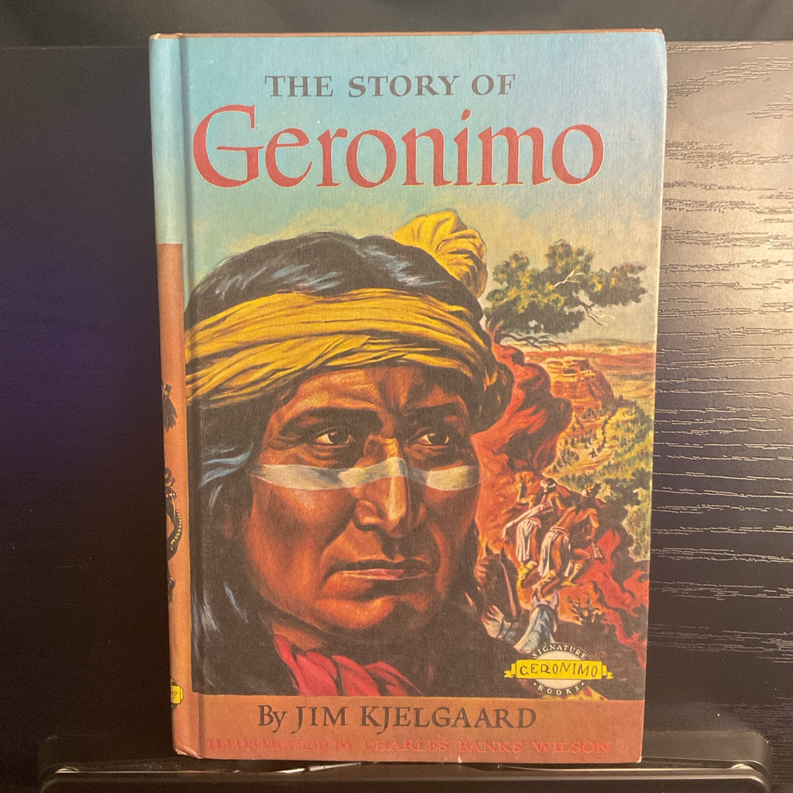 THE STORY OF GERONIMO BY JIM KJELGAARD SIGNATURE BOOK HARDBACK 1958