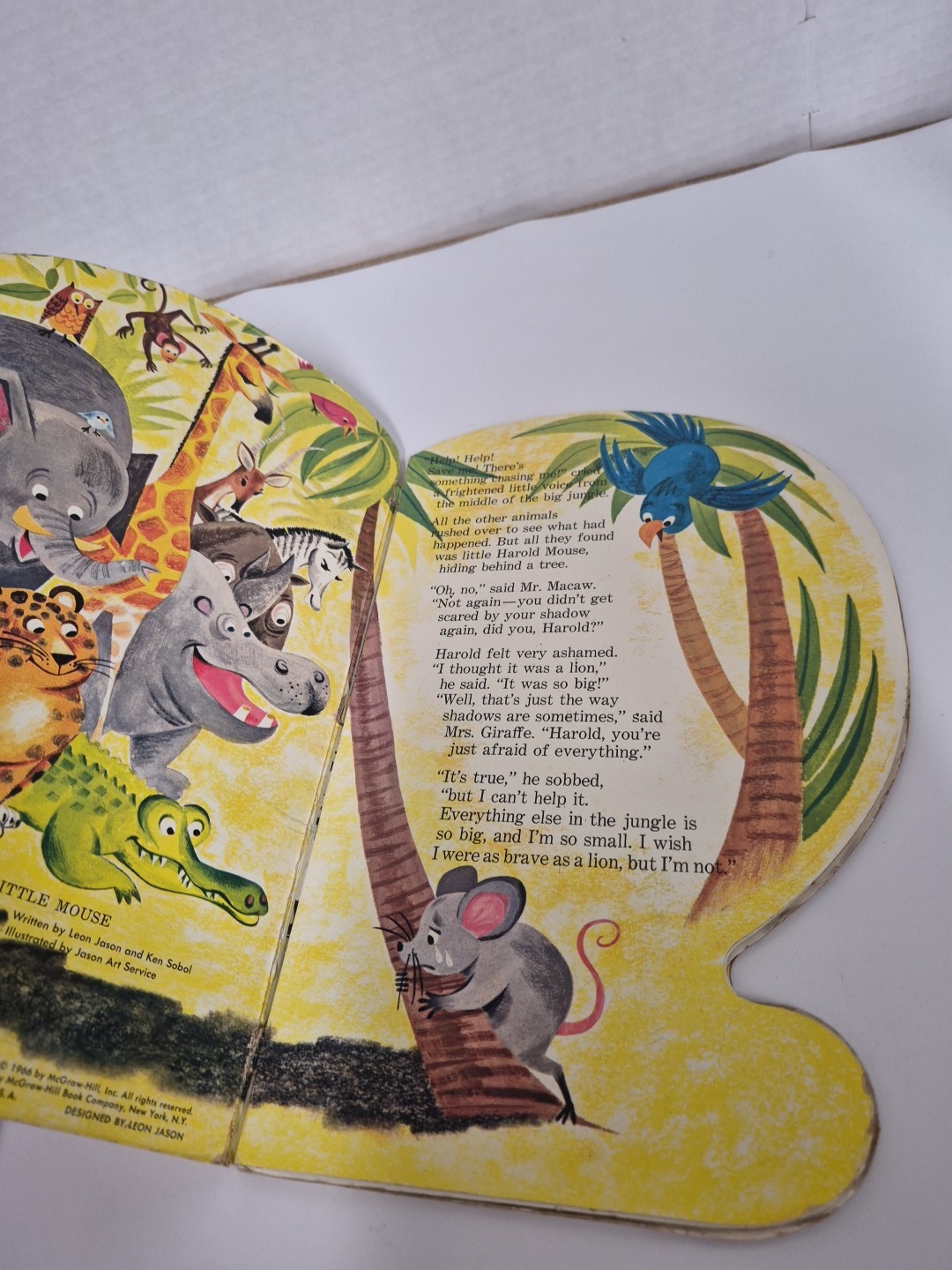 POP-UP SURPRISE BOOK 1966 McGRAW HILL- THE BRAVE LITTLE MOUSE.