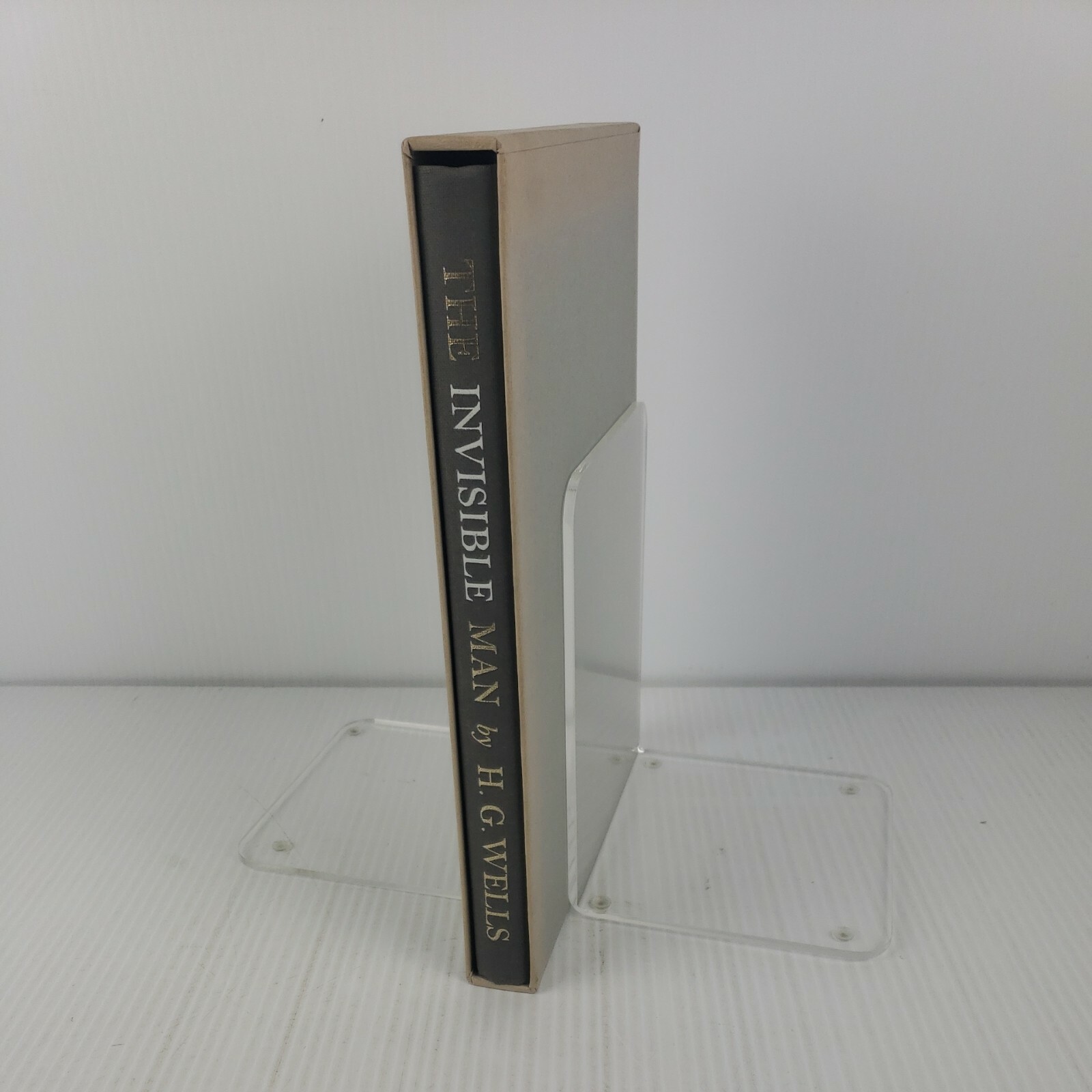 Heritage Press The Invisible Man by H.G. Wells w/ Slipcase Illustrated Notes