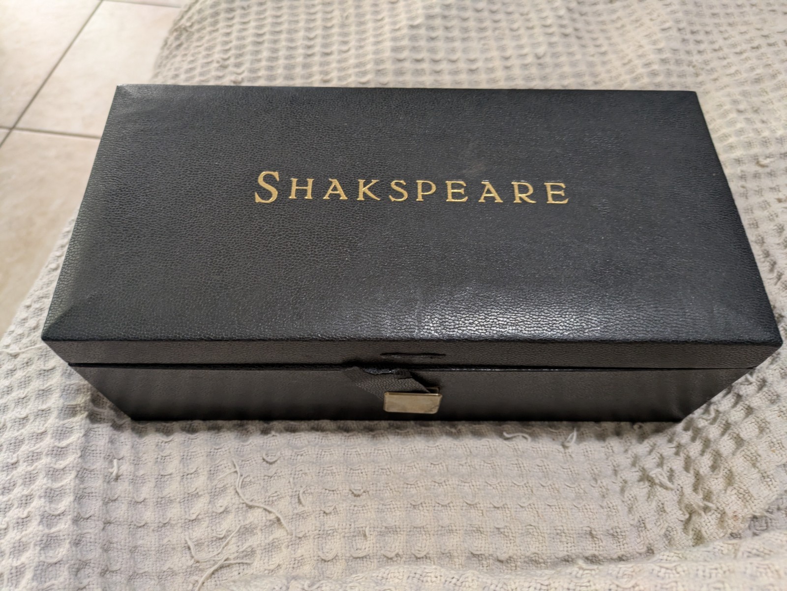 William Shakespeare Set Of 13 Leather Pocketbooks In Leather Case George …