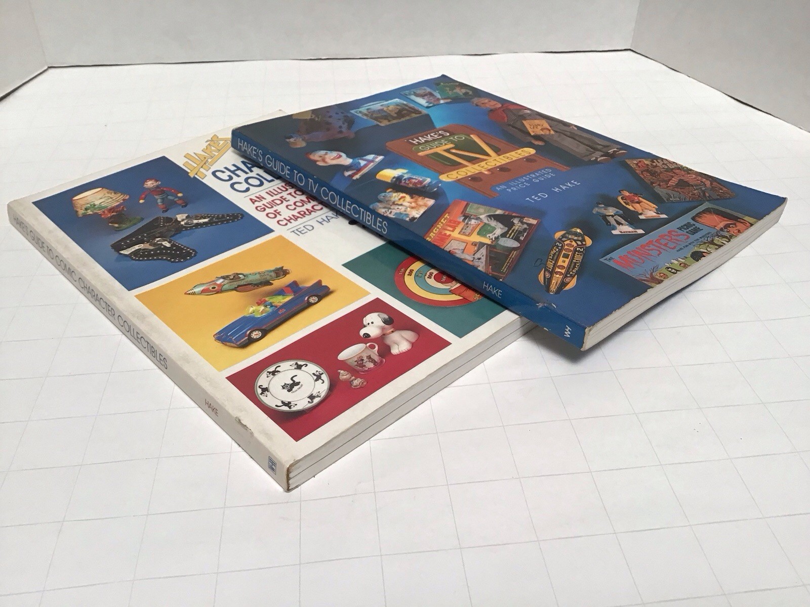 Hake’s Guide to Comic Character Collectibles & TV Collectibles 1990s LOT toys