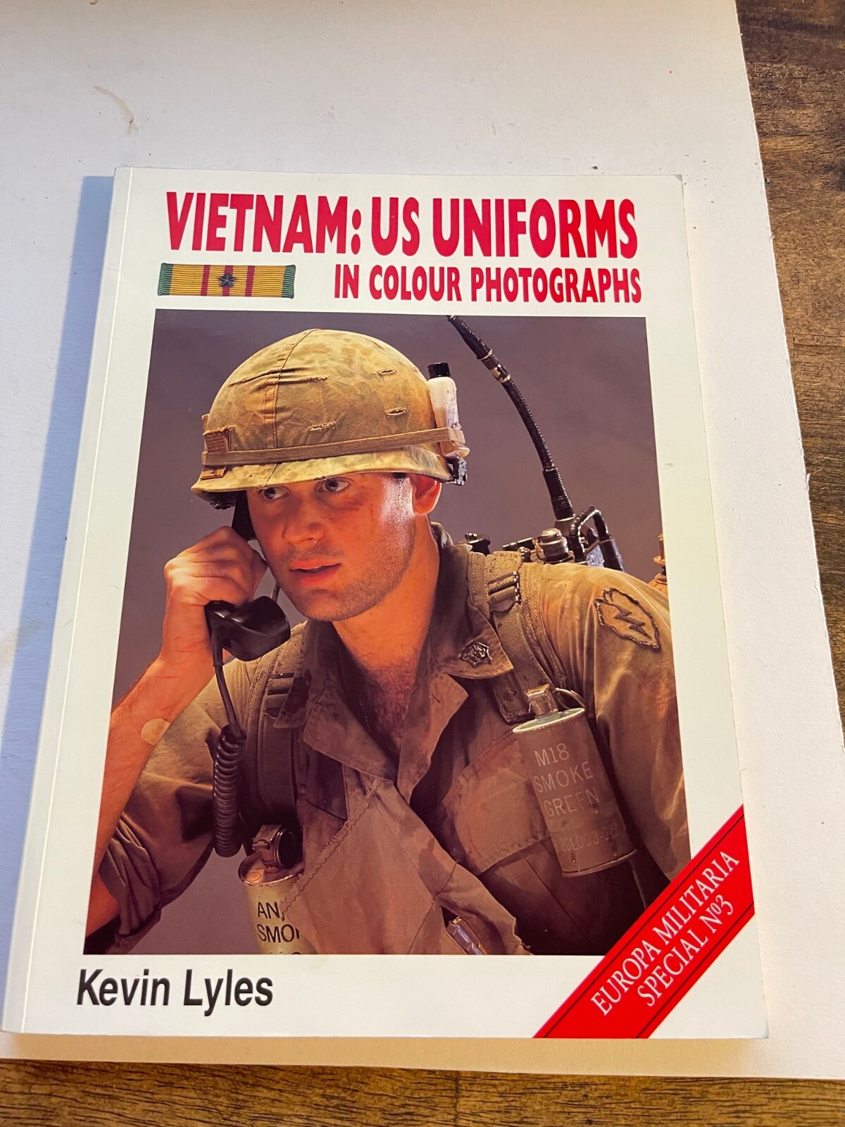 VIETNAM: US UNIFORMS IN COLOUR PHOTOGRAPHS (EUROPA By Kevin Lyles Mint Condition