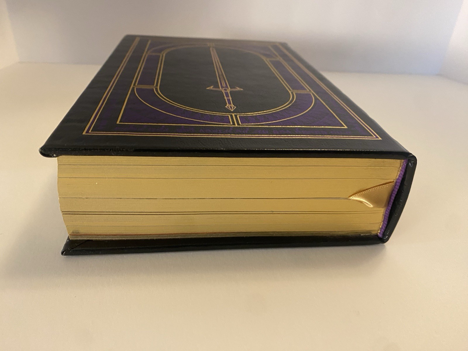 SIGNED Leatherbound Warbreaker – Deluxe Dragonsteel Edition Brandon Sanderson!
