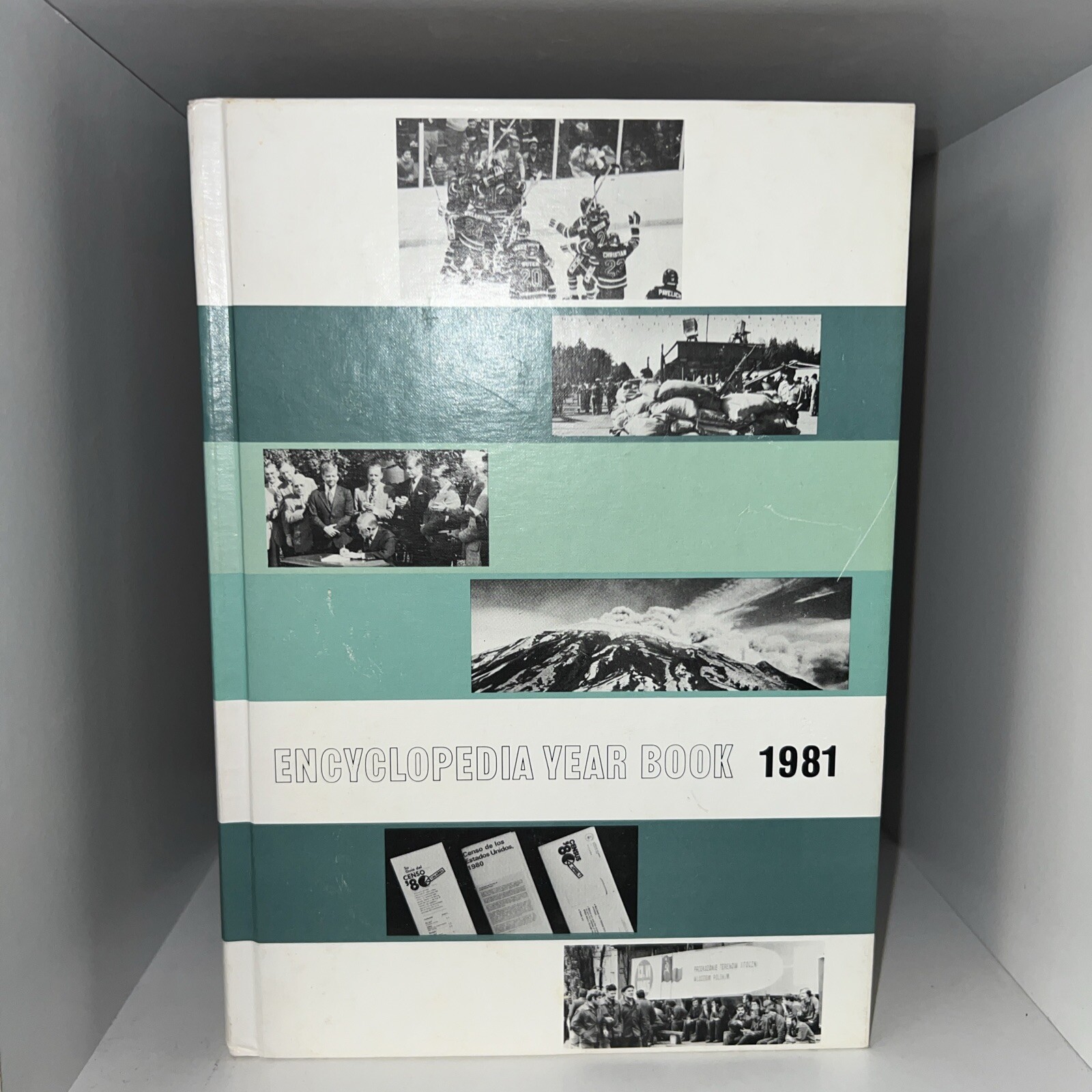Grolier Encyclopedia Year Book 1981 Review Of The Year 1980 Hard Cover Vintage