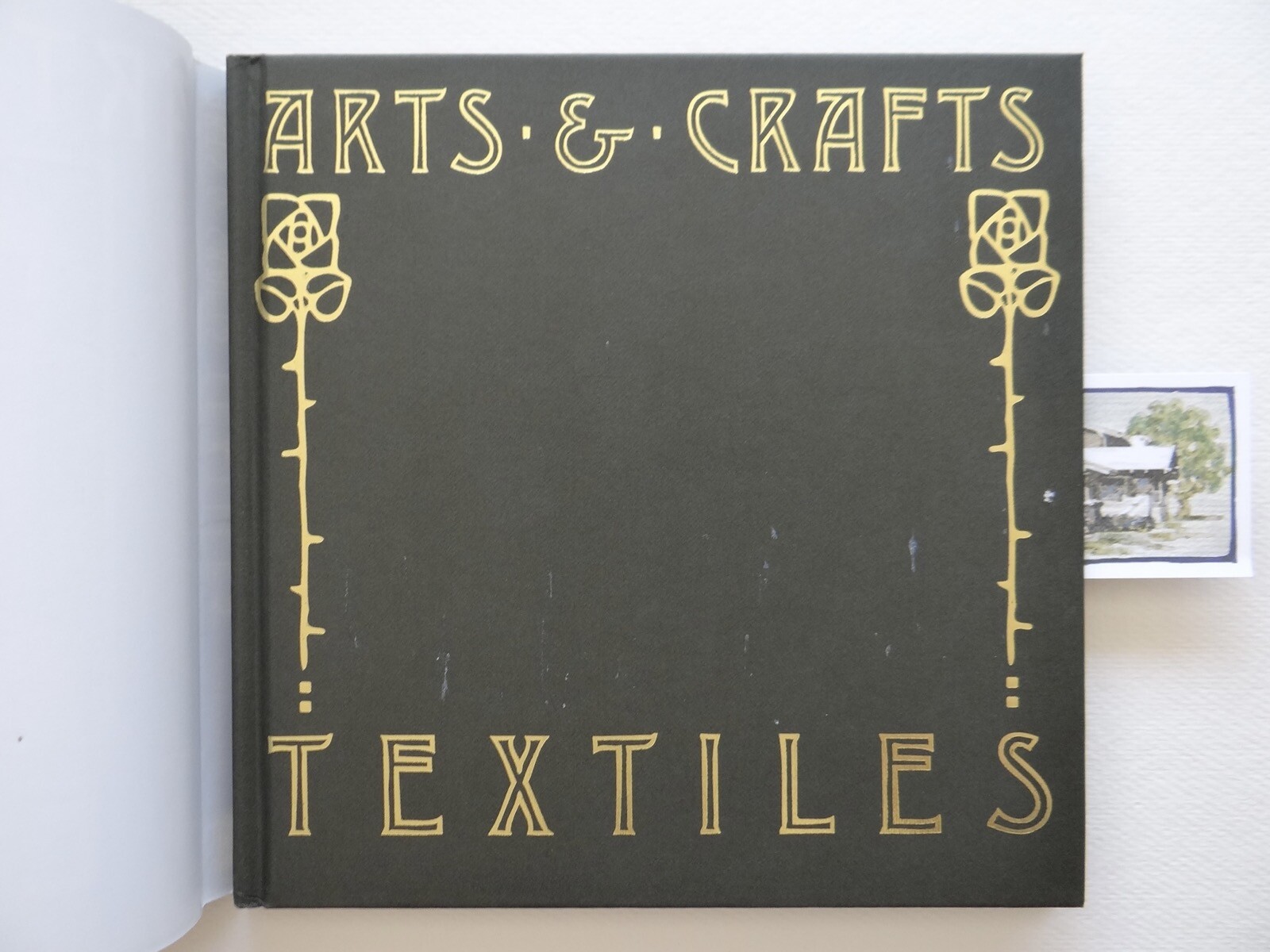 Art & Crafts Textiles A Wallace HB Book Dj 1999 First Edition Linen Embroidery