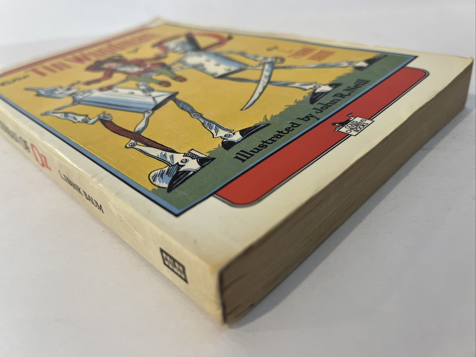 The tin woodman of OZ by L. Frank Baum (1980 PB Canada) Illustrated J.R. Neil