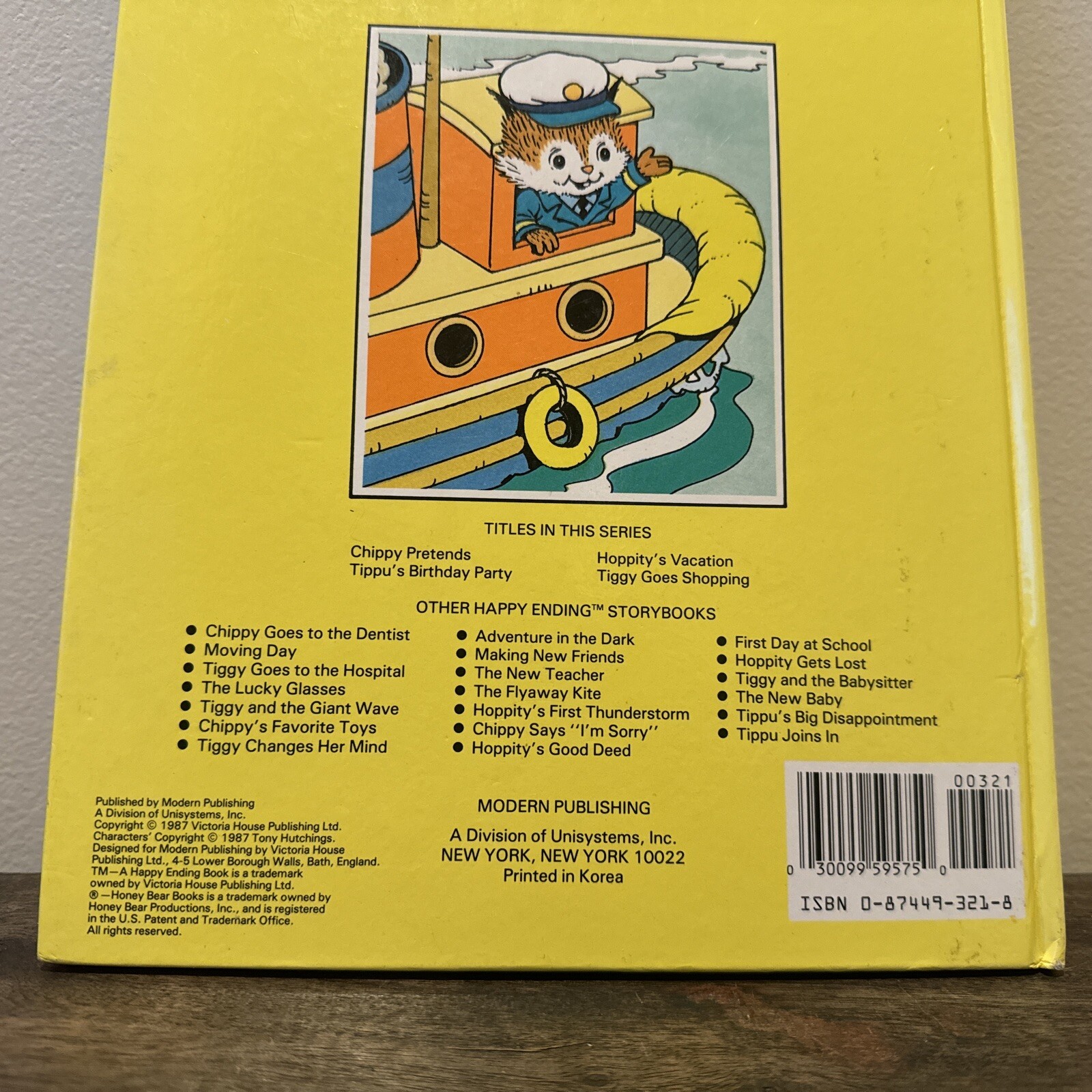 Chippy Pretends Happy Ending Preschool Word Book 1987 Honey Bear Board Book Good