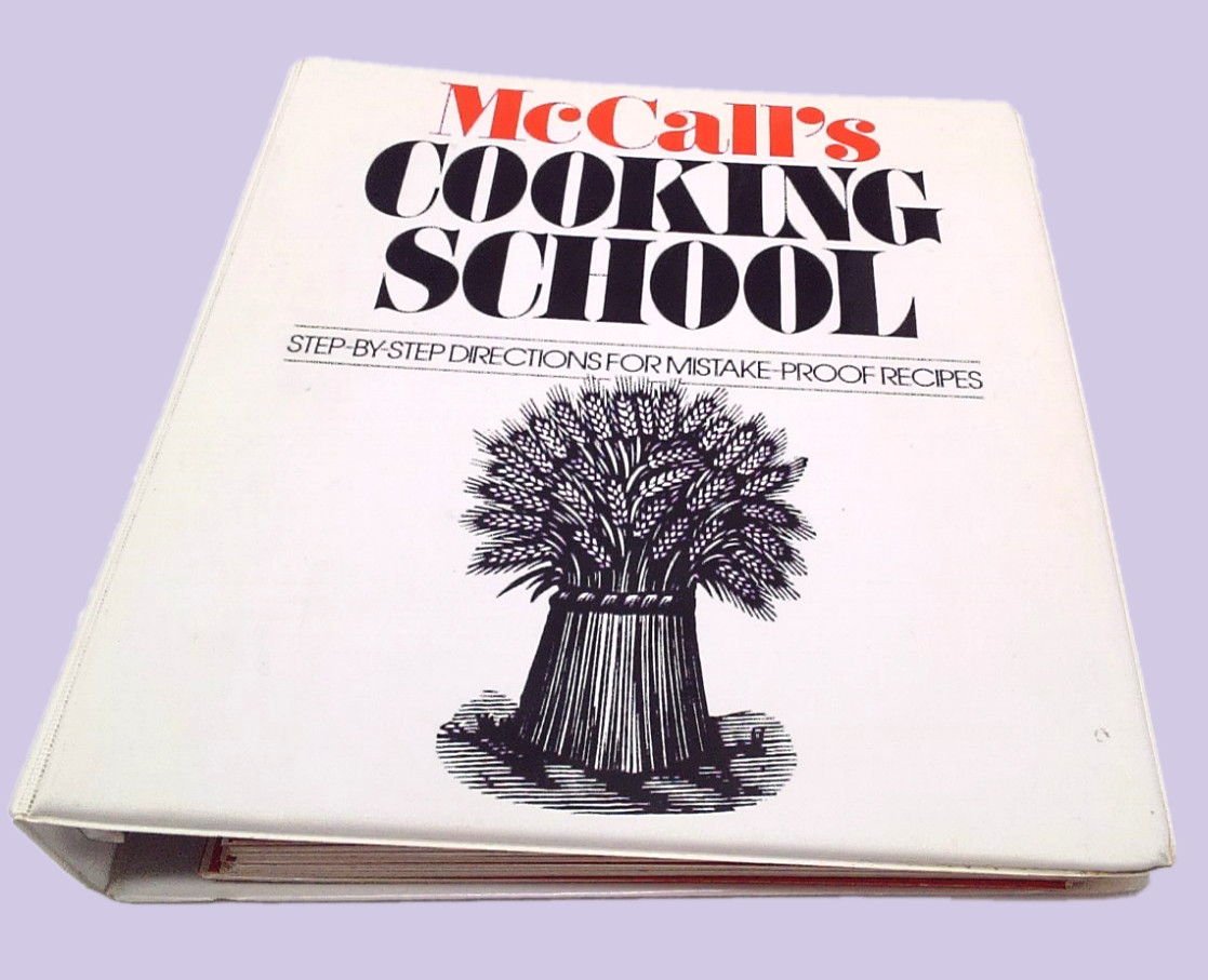 McCall’s Cooking School 1983 Cookbook 3-Ring Binder Vintage Recipes“ — 69/80 cha
