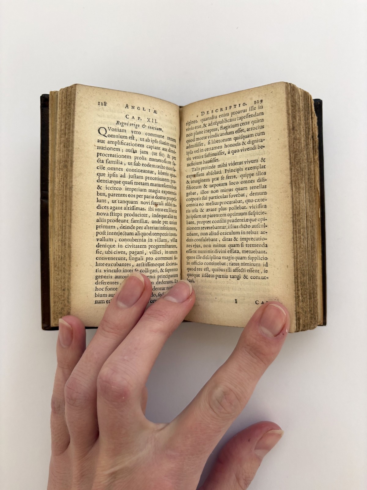 De Republica Anglorum • Thomas Smith • 1641 • Elzevir Press • 12mo