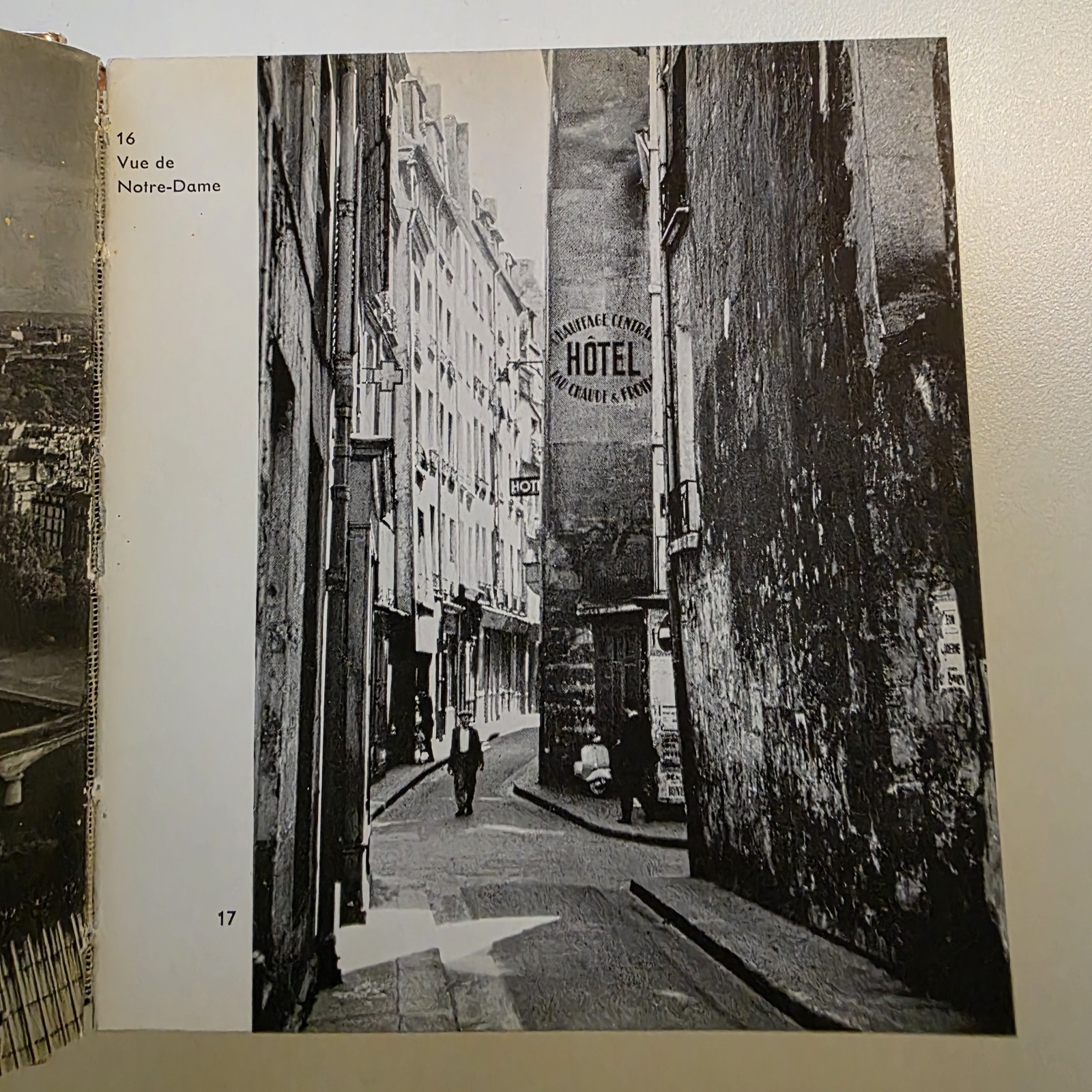 Paris Hallwag AG Bern Printed In Switzerland 1959