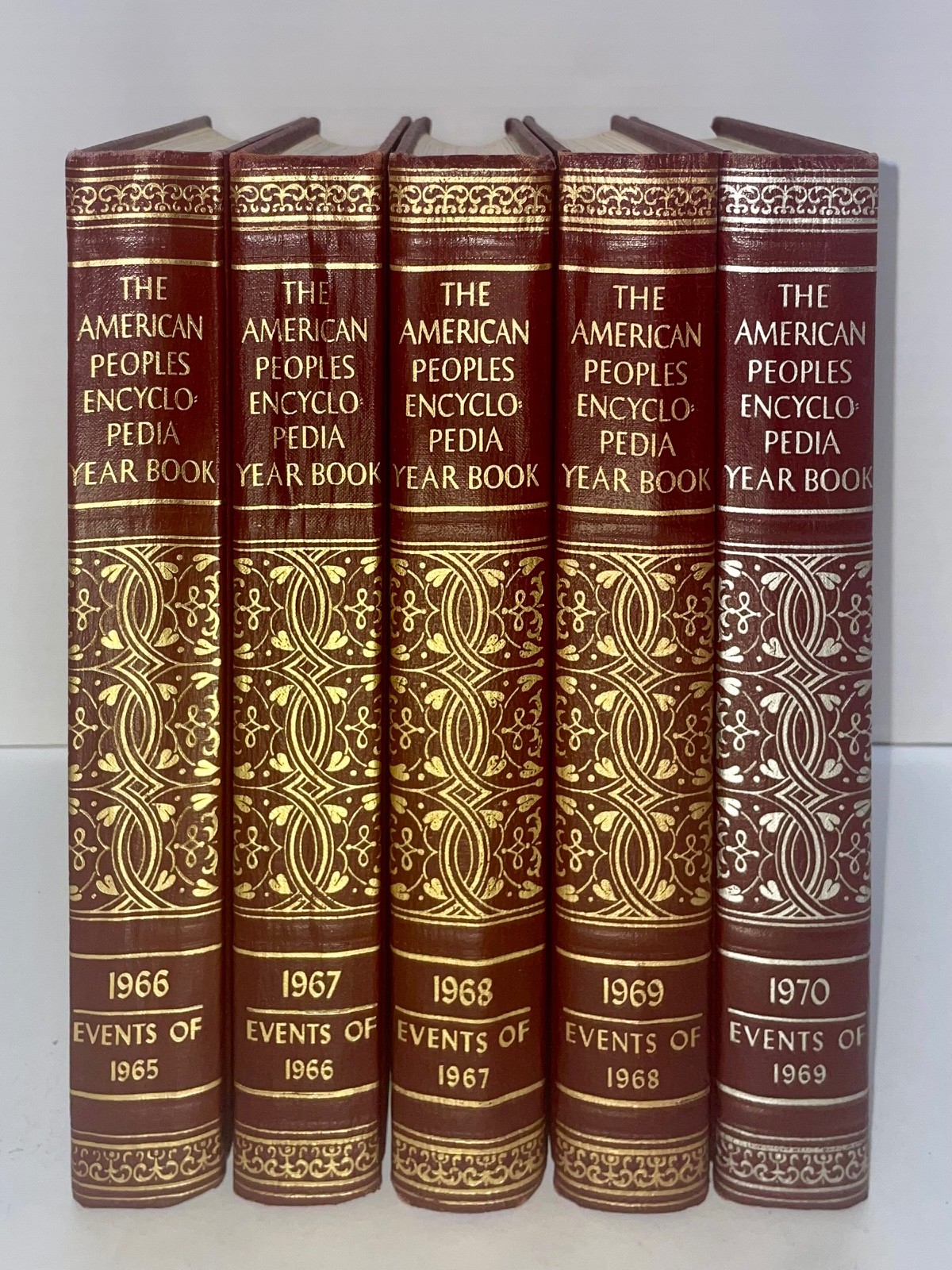 VTG American Peoples Encyclopedia YearBook 5-vol 1966-1970 Vietnam War Apollo 11
