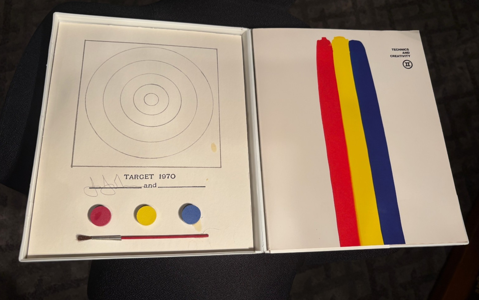 JASPER JOHNS – TARGET – 1970-1971. Book in MOMA Collection