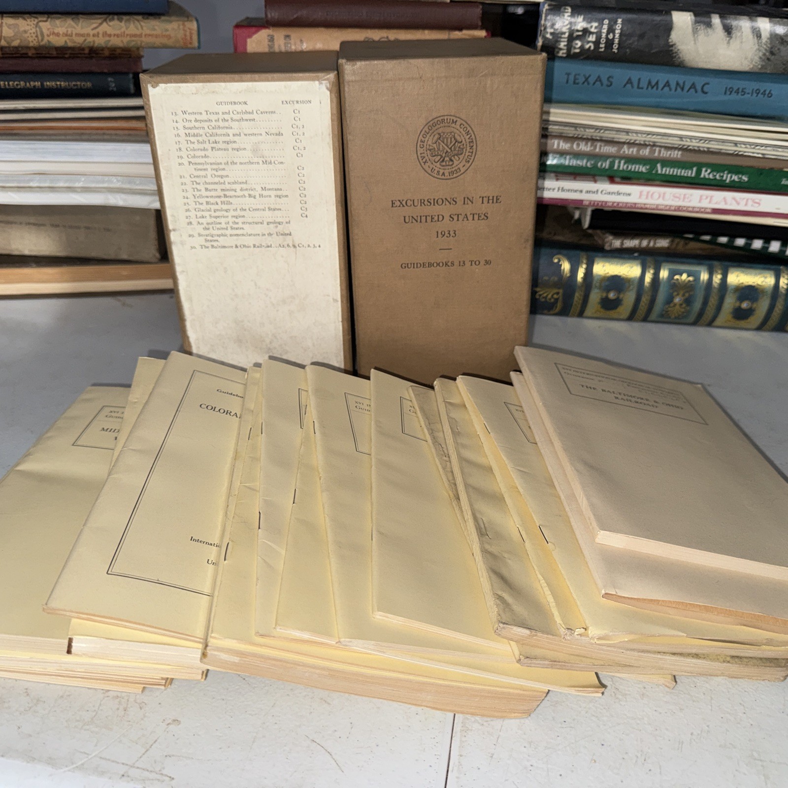 Antique 1933 – Excursions in the United States Guidebooks 13 to 30) Boxed