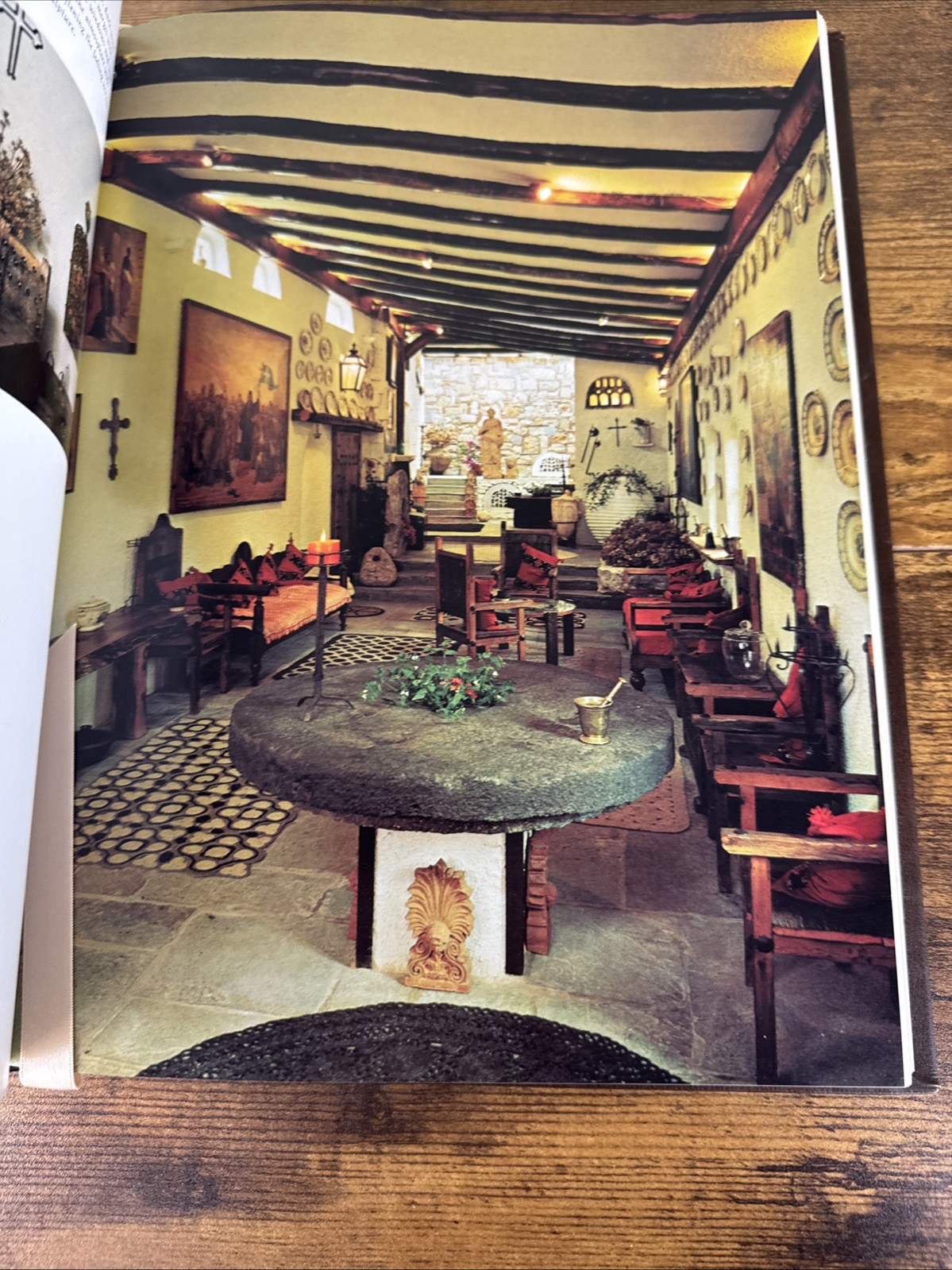 ARCHITECTURAL DIGEST: INTERNATIONAL INTERIORS; LTD. ED 368/1000 BY PAIGE RENSE
