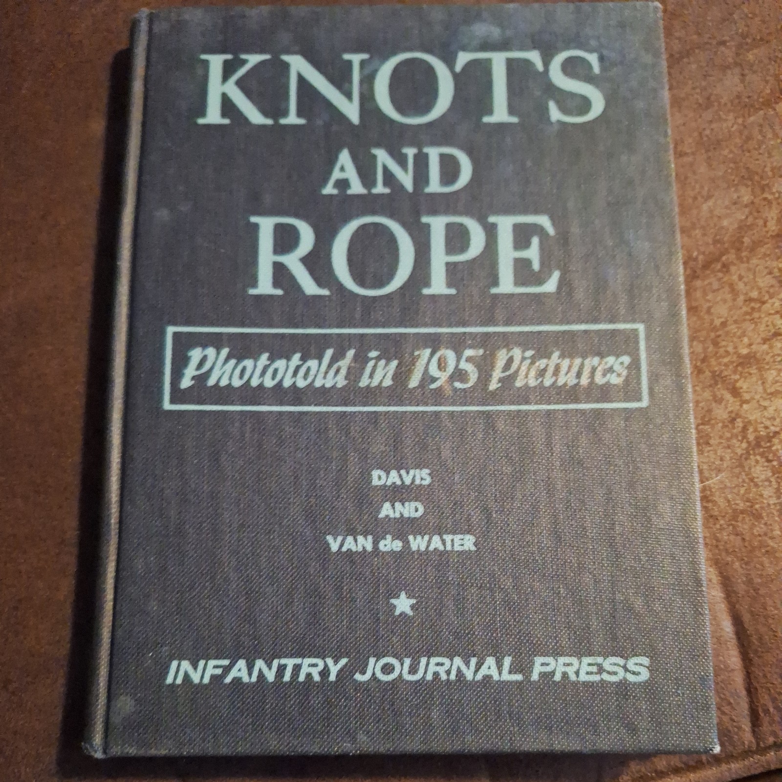 Knots & Rope Phototold in 195 Pictures Davis & Van De Water 1946 1st Edition HC