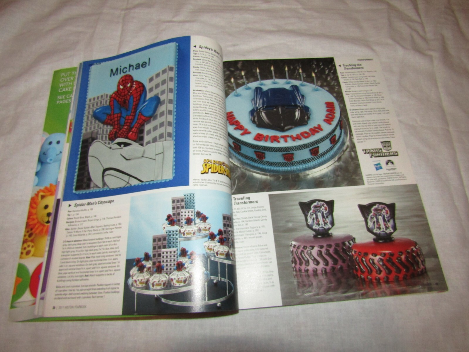2 Wilton Cake Decorating 2011 2012 Yearbook Book Lot Christmas Holiday Party