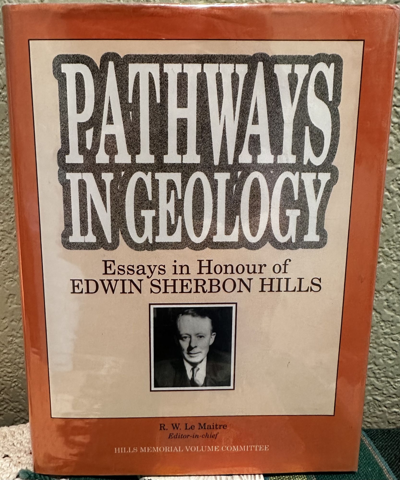 R W Le Maitre / Pathways in geology essays in honour of Edwin Sherbon Hills