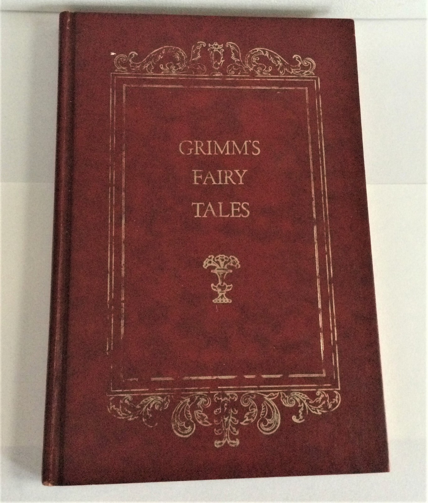 GRIMM’S FAIRY TALES HOUSEHOLD STORIES 1973 CROWN PUBLISHING HARDCOVER