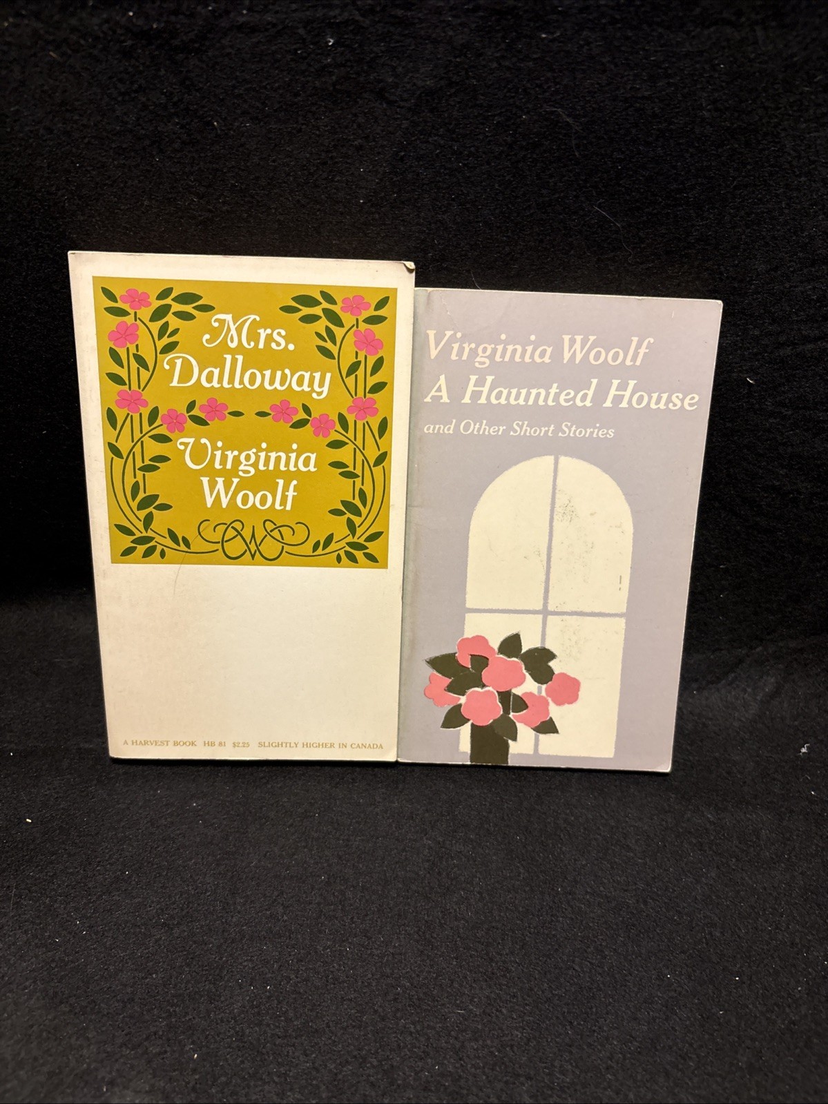 Lot/2 Virginia Woolf: Haunted House & Mrs. Dalloway PB