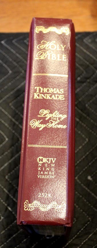 2002 Thomas Kinkade “Lighting The Way Home Family Bible” Painter of Light