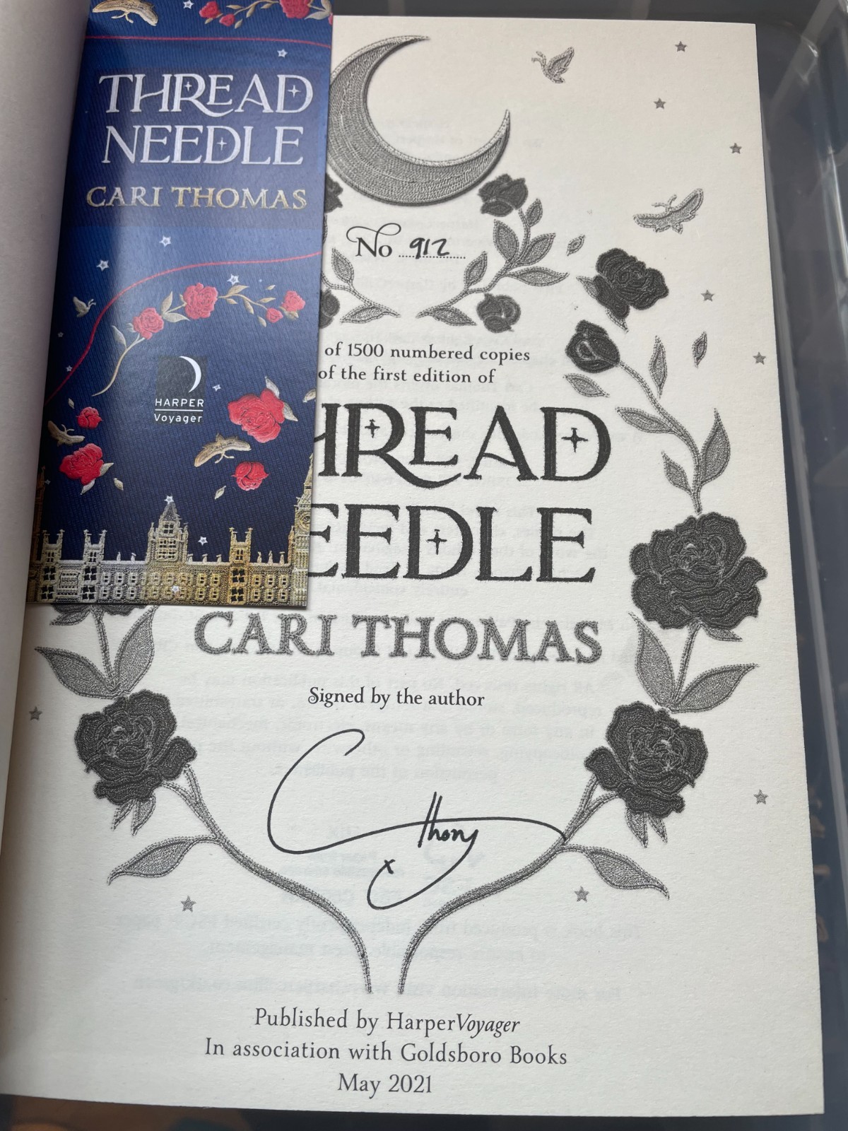 Cari Thomas THREADNEEDLE First edition Limited SIGNED Urban Fantasy Etched Pages