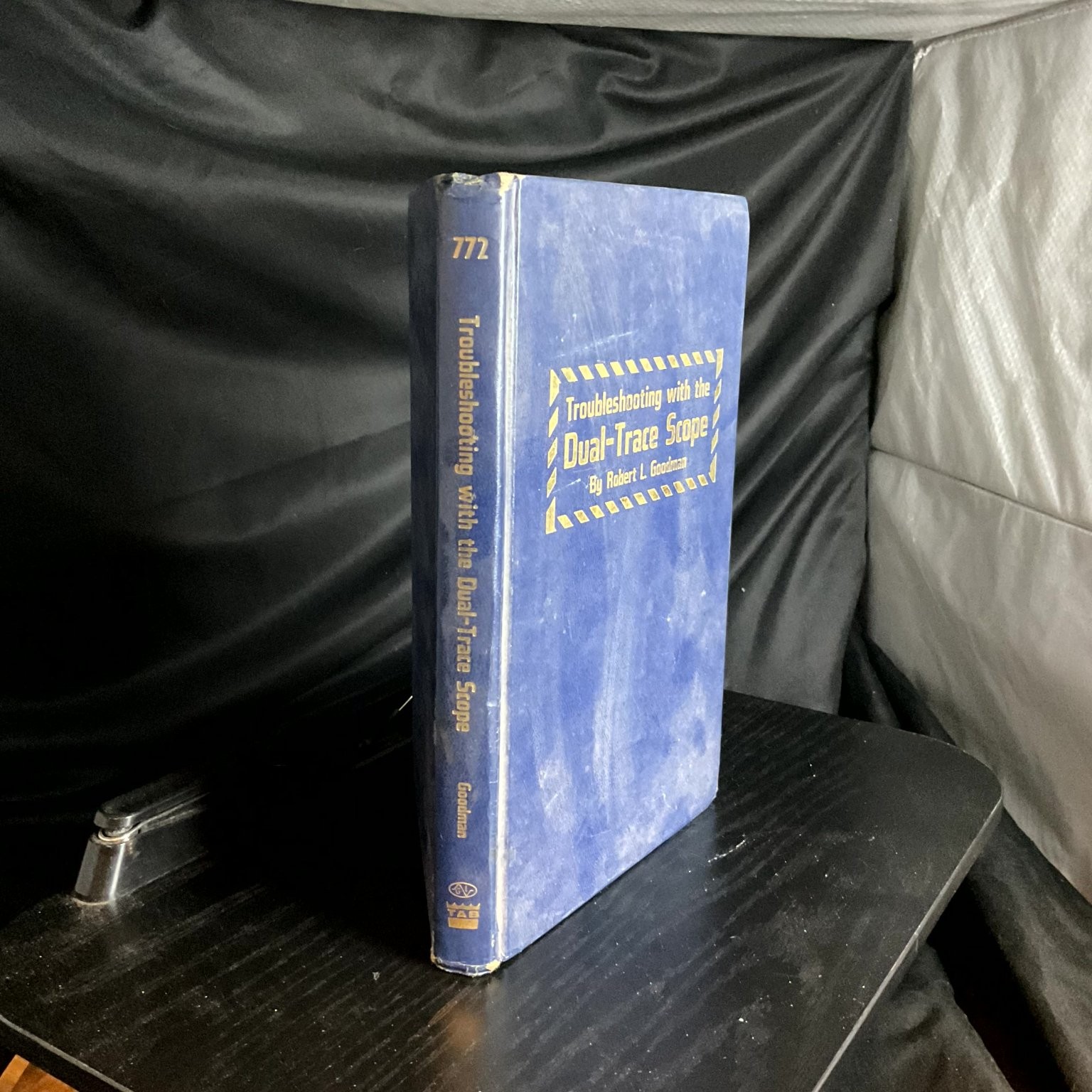 Troubleshooting with the Dual-Trace Scope Robert L. Goodman 1976 Illustrated