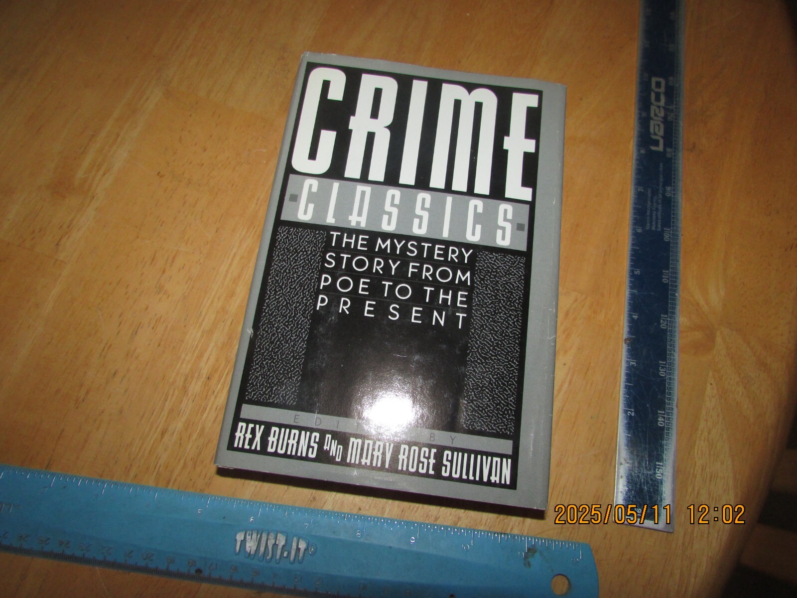 Crime Classics : The Mystery Story From Poe to the Present – Burns and Sullivan