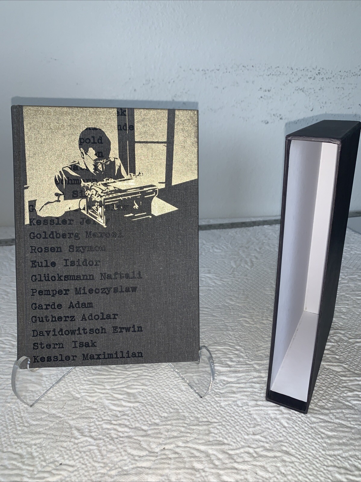 Schindler’s Ark a Thomas Keneally Folio Edition HB Book Slipcase Excellent