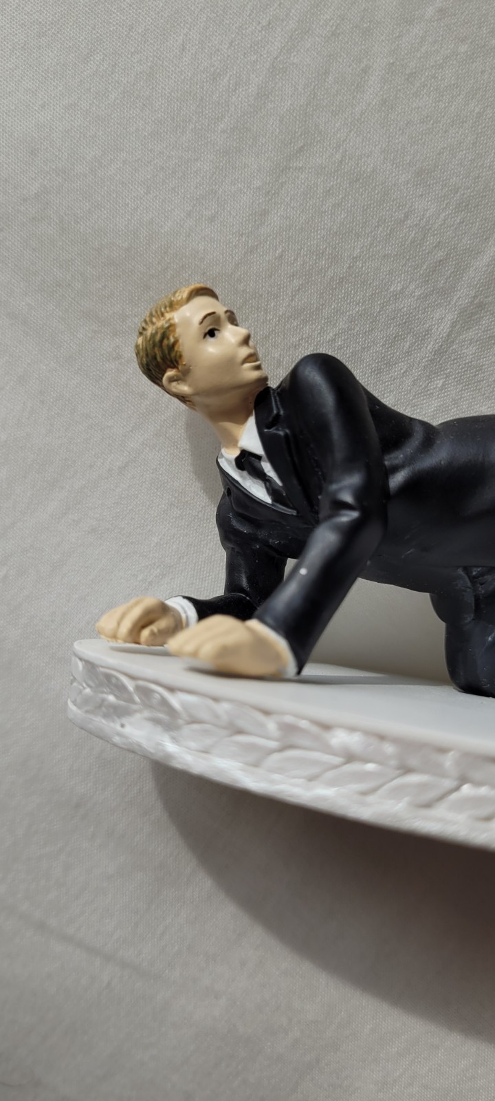 Wedding Party Leg-Pulling Bride & Groom Cake Resin Topper – 4“, 1 Piece |…