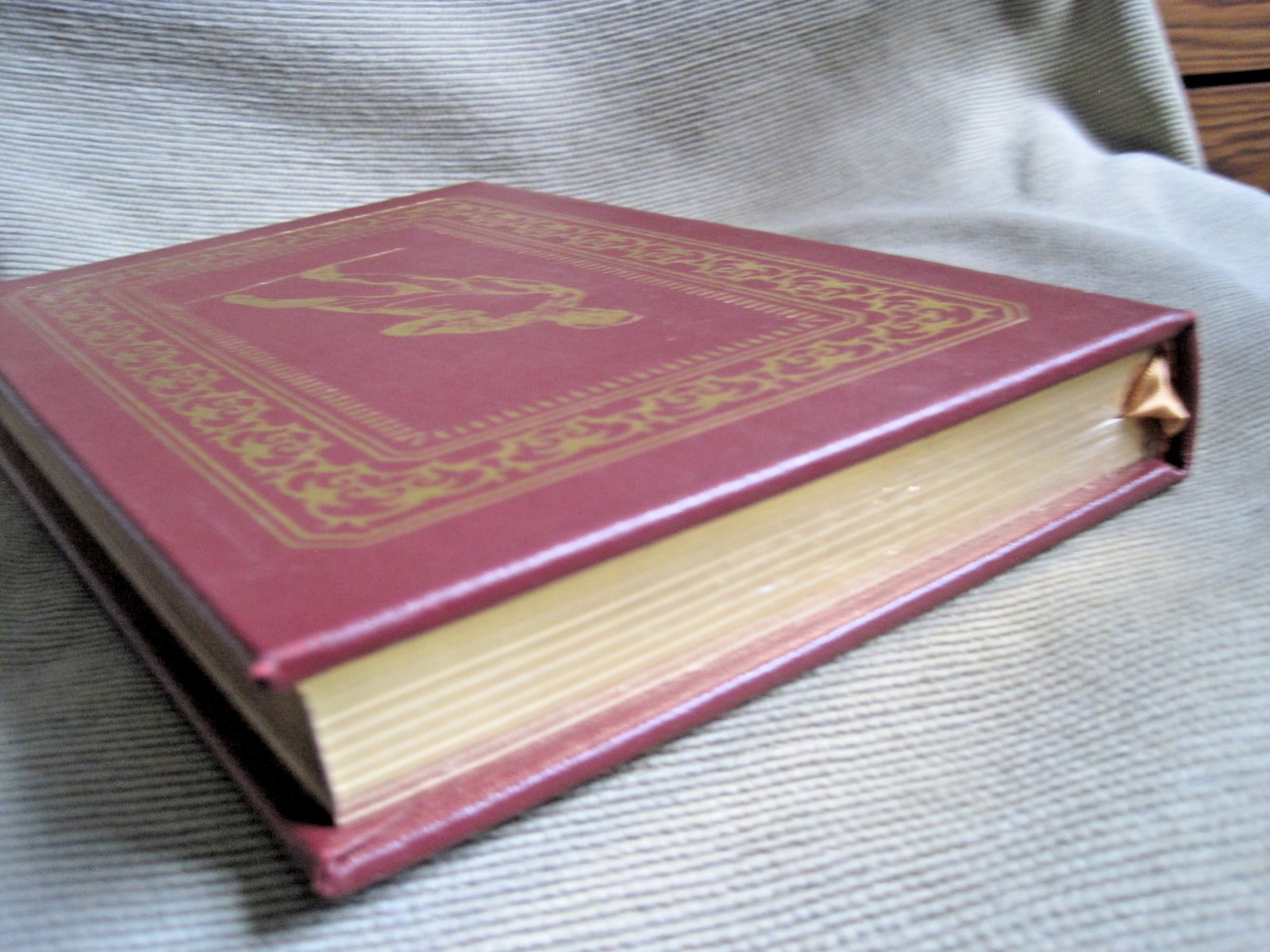 JOHN LE CARRE SIGNED – AGENT RUNNING IN THE FIELD – EASTON PRESS LEATHER FIRST