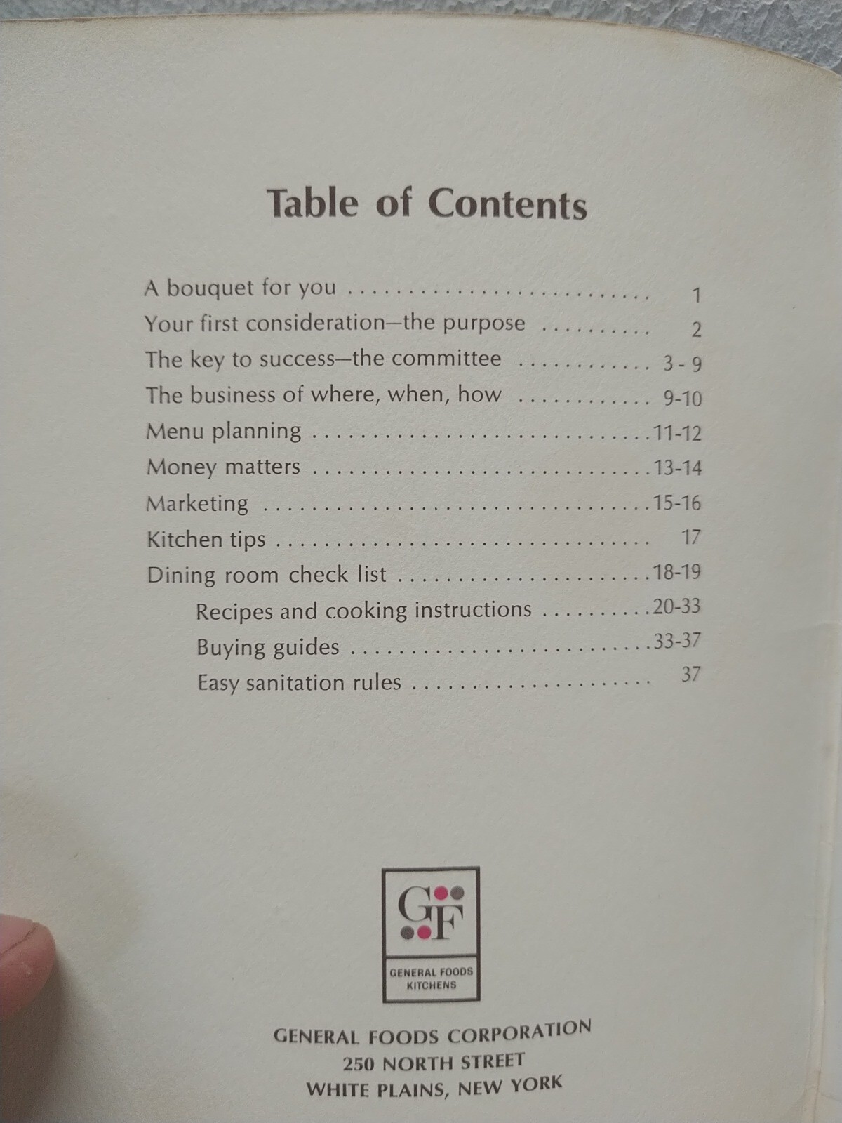 Feeding a Crowd Hot to Take it in Stride General Foods Kitchens Recipe Cook Book