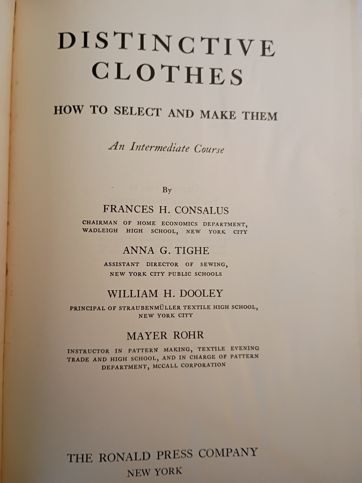 Distinctive Clothes How to Select and Make Them 1942 How To Hardcover (695)