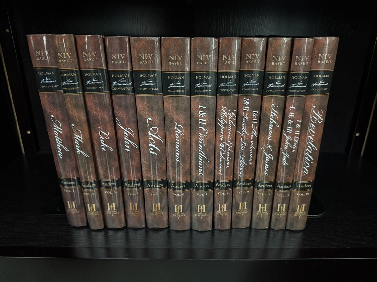 HOLMAN OLD & NEW TESTAMENT COMMENTARY SERIES – COMPLETE 32 VOL SET – GREAT COND.