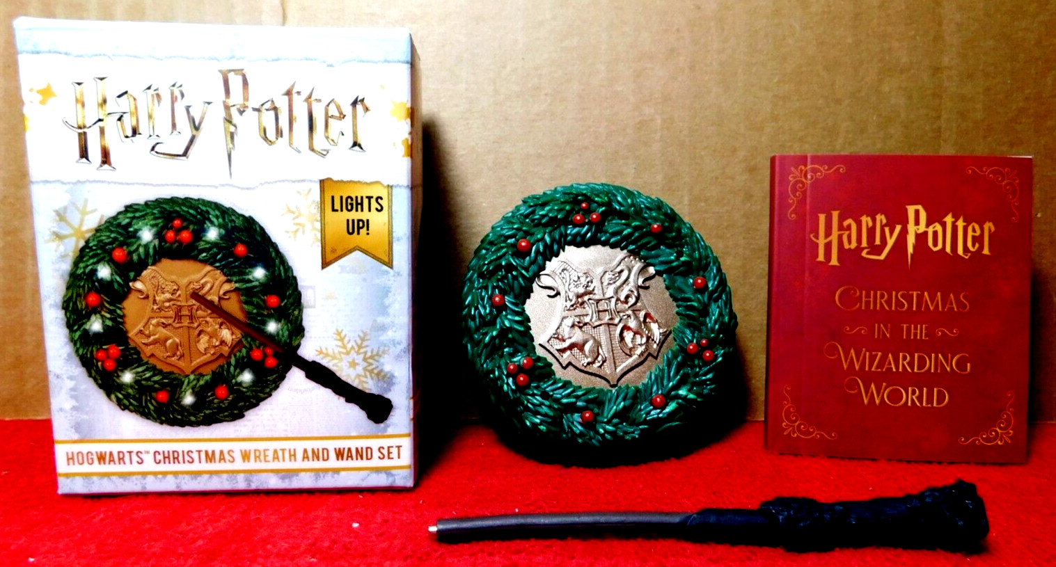 Harry Potter~Hogwarts Christmas Wreath and Wand Set: Lights Up! & Mini Book