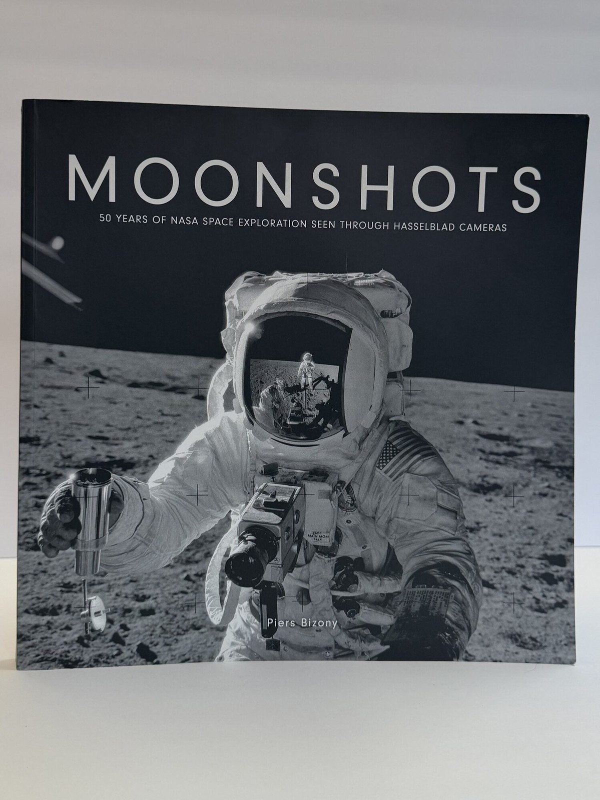 Piers Bizony / MOONSHOTS 50 YEARS OF NASA SPACE EXPLORATION SEEN THROUGH 1st ed