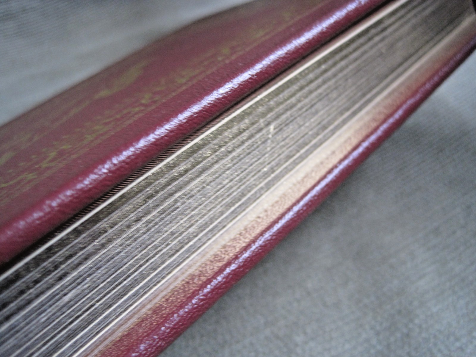 JOHN LE CARRE SIGNED – AGENT RUNNING IN THE FIELD – EASTON PRESS LEATHER FIRST