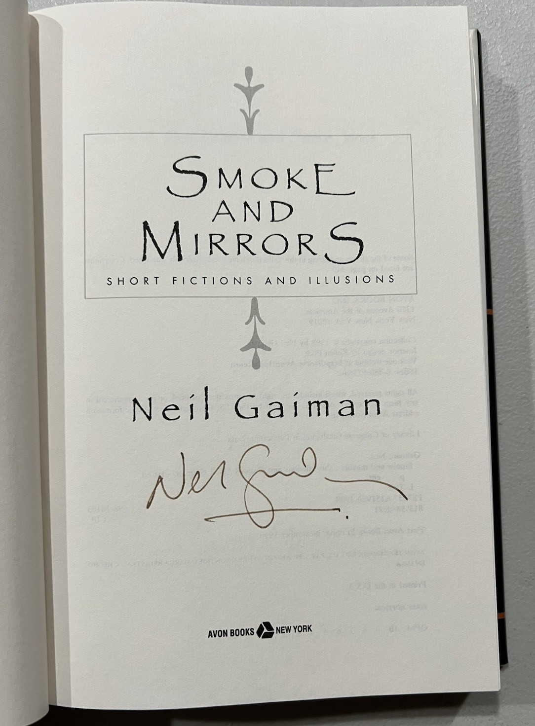 Neil Gaiman / SMOKE AND MIRRORS Signed 1998 First Edition
