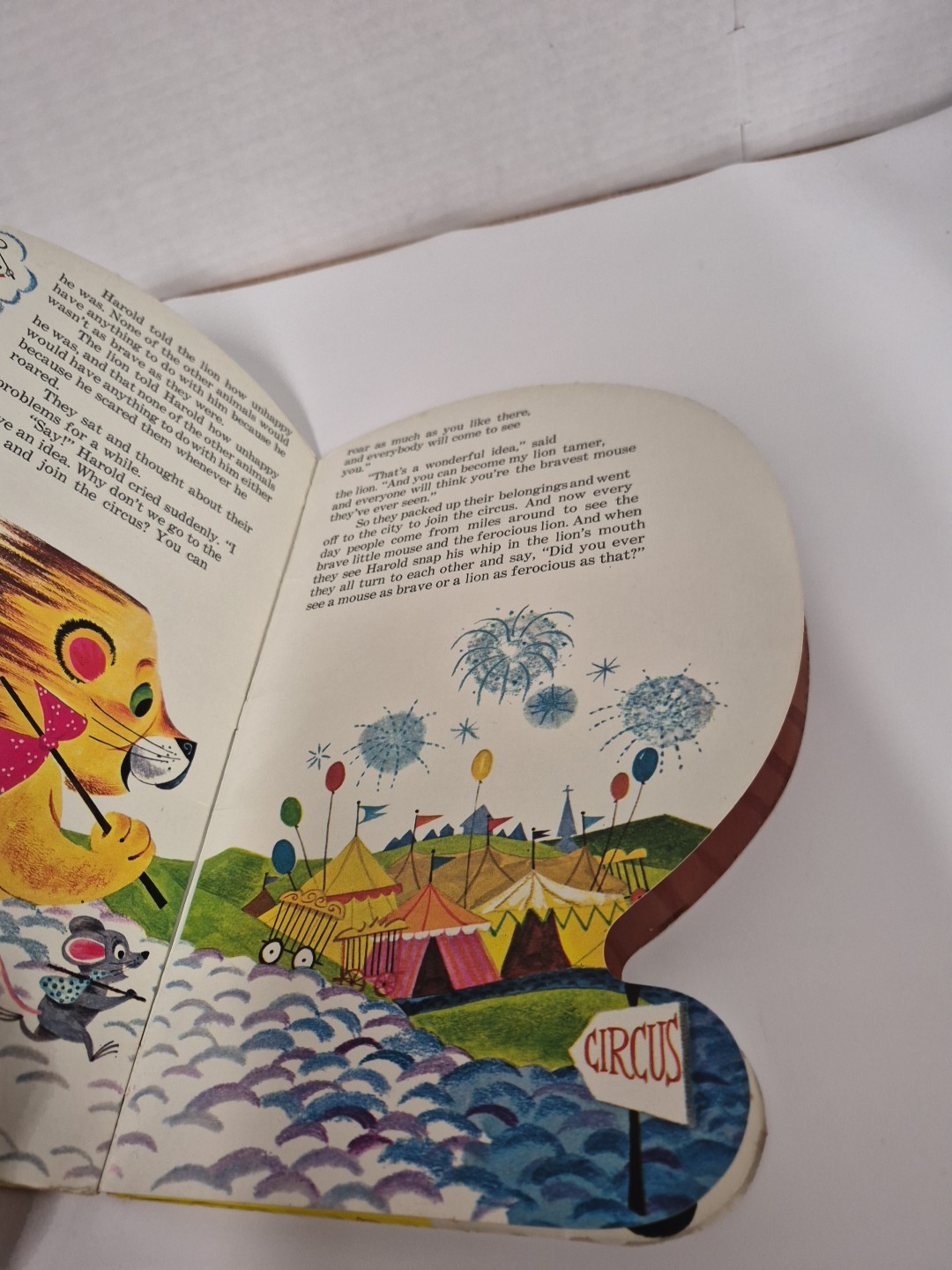 POP-UP SURPRISE BOOK 1966 McGRAW HILL- THE BRAVE LITTLE MOUSE.