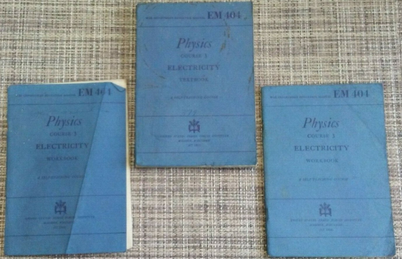 1943 WAR DEPARTMENT EDUCATION EM404 Physics Course 3 Electricity