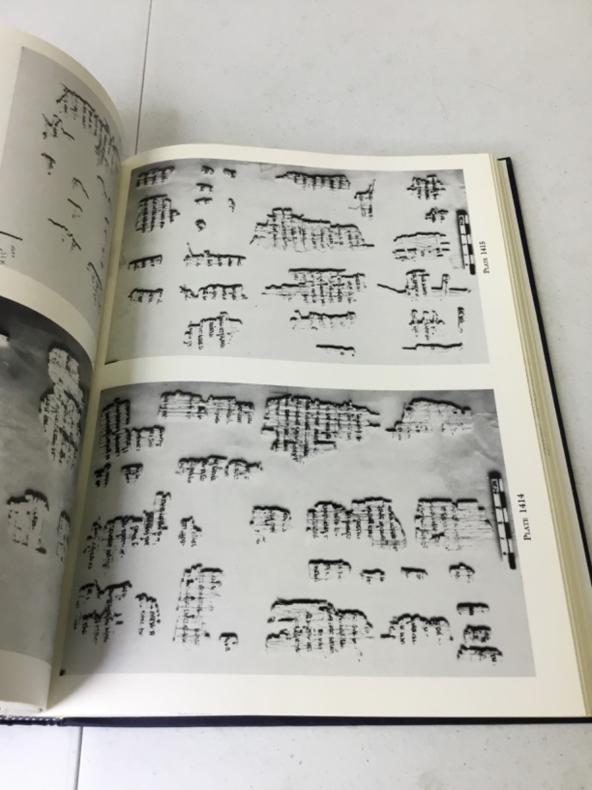 A Facsimile Edition of the Dead Sea Scrolls. 2 Vol Set.HC,X-Library,Illustrated