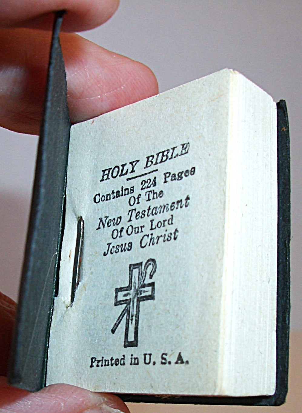 Ant/Vtg Miniature Holy Bible In English New Testament 224 Pages 1.25 x 1.5 VGC