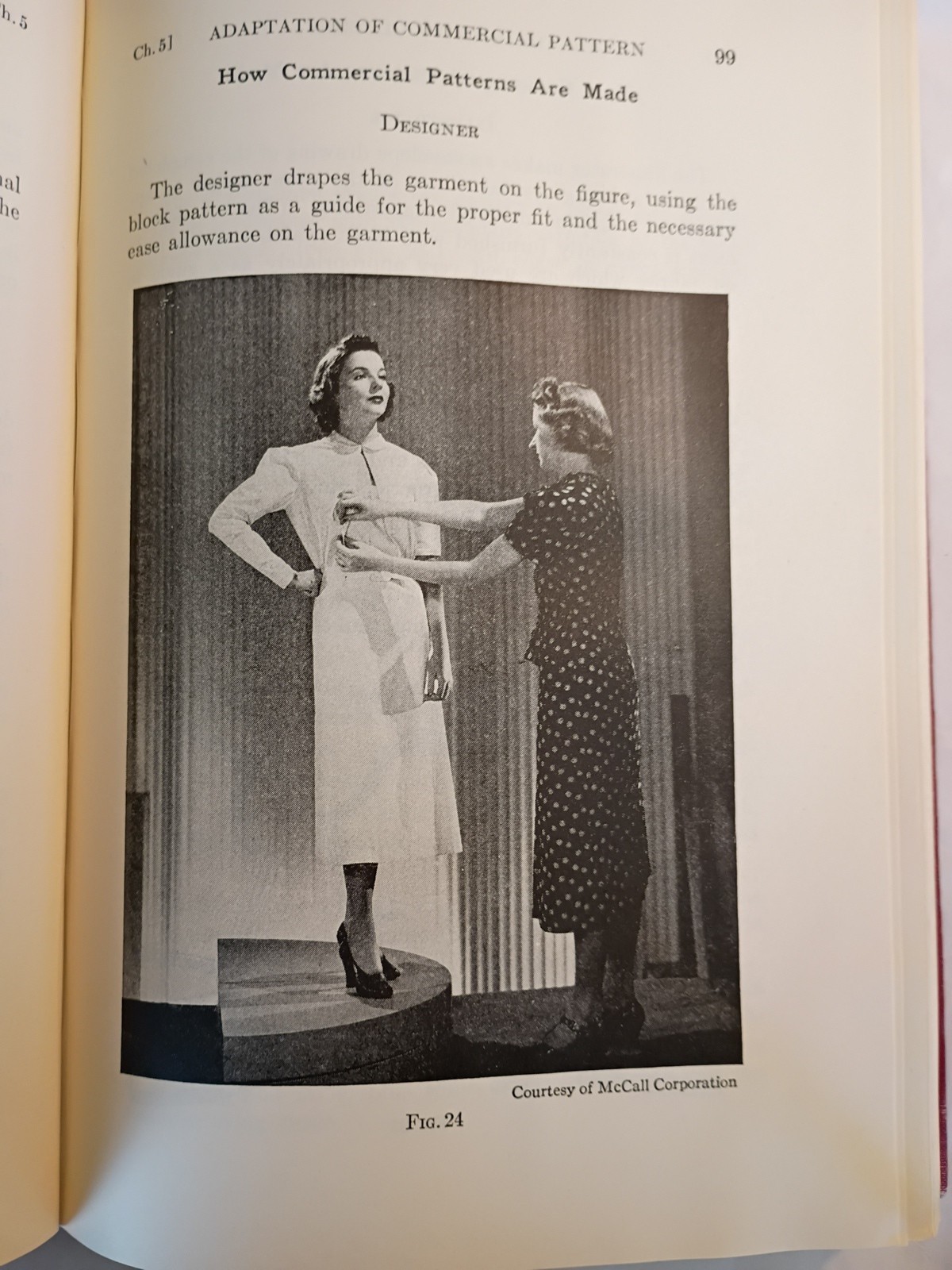 Distinctive Clothes How to Select and Make Them 1942 How To Hardcover (695)