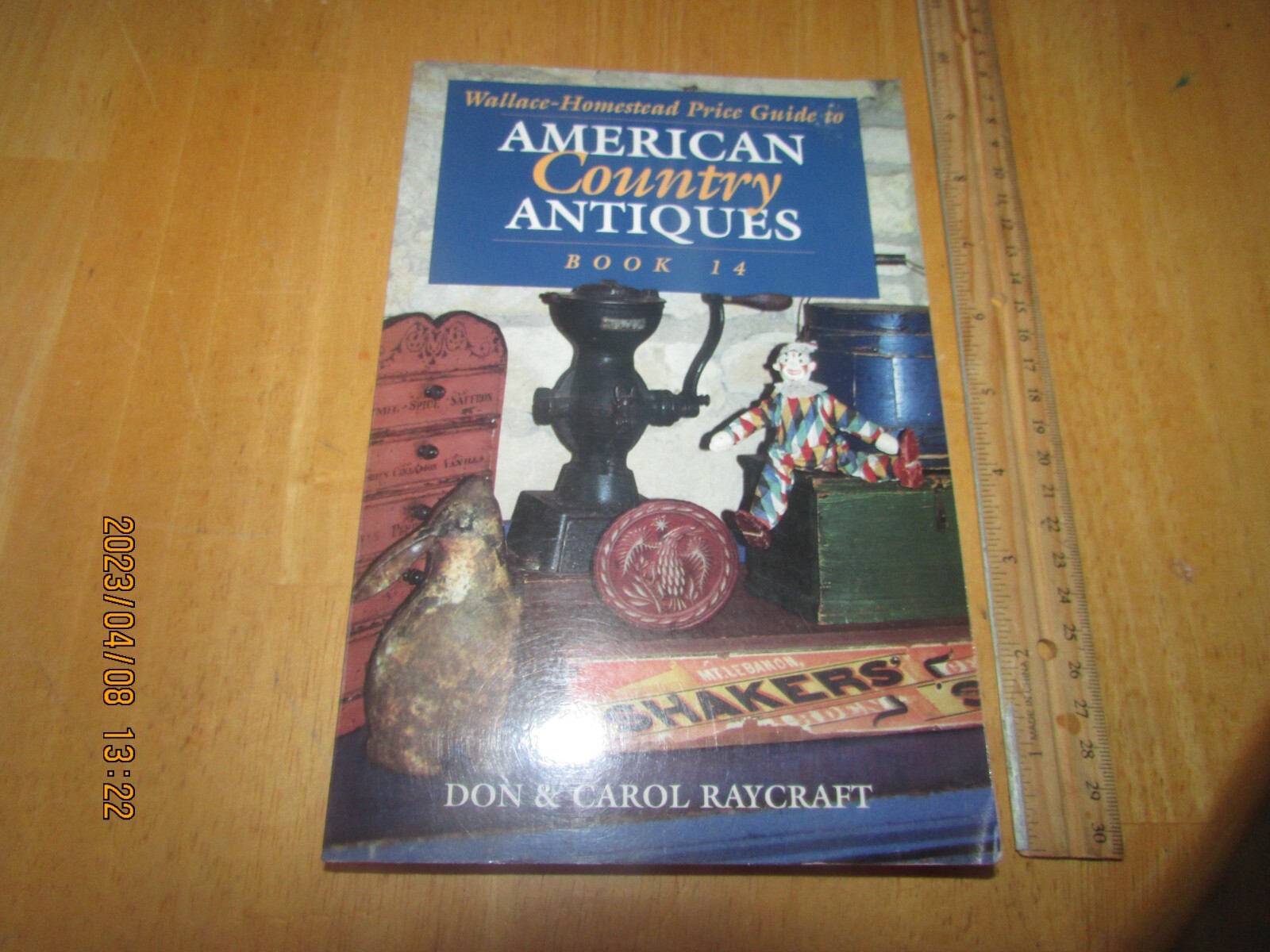 Wallace-Homestead Price Guide to American Country Antiques, Book 14 by Raycraft