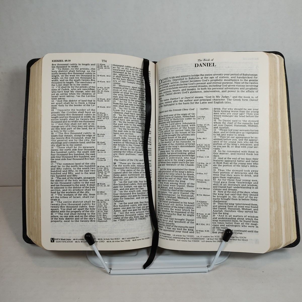 Vine’s Expository Reference Edition Holy Bible NKJV 1997 Black Bonded Leather