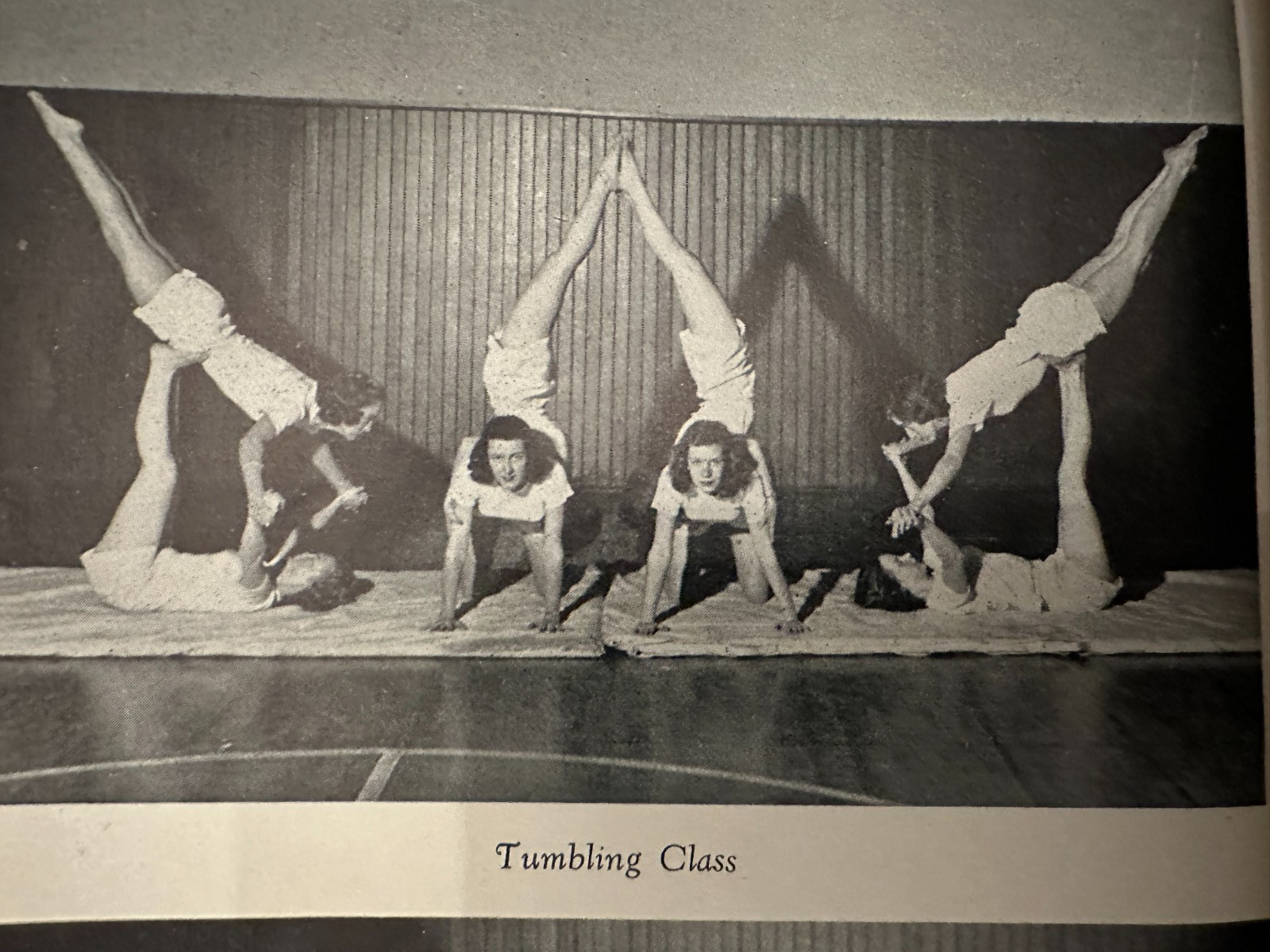 1946-1947 UNIVERSITY of CHATTANOOGA CATALOG + 1947-1948 ANNOUNCEMENTS Pre-Owned