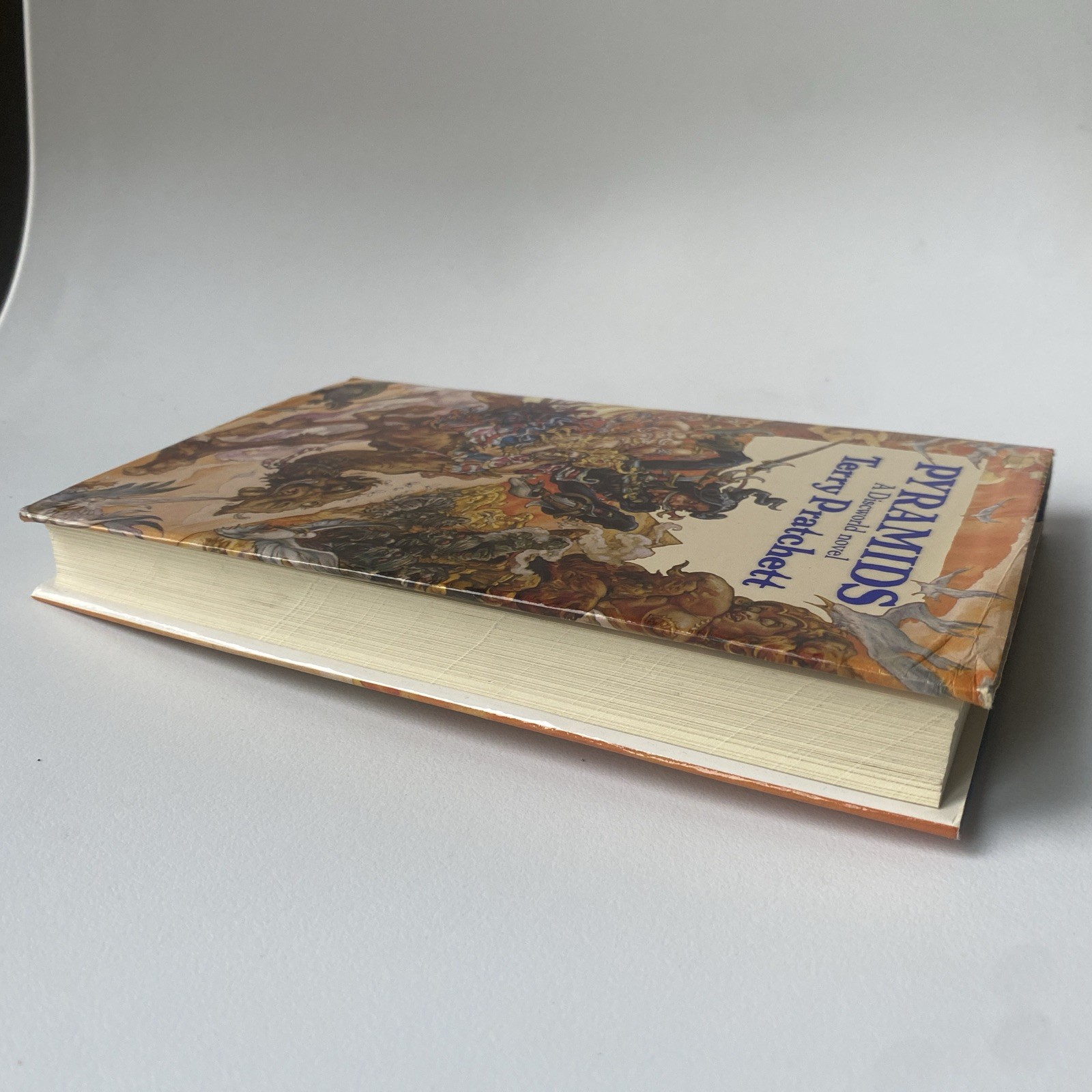 Terry Pratchett Pyramids 1989 1st Edition 2nd Impression Gollancz – Hardcover