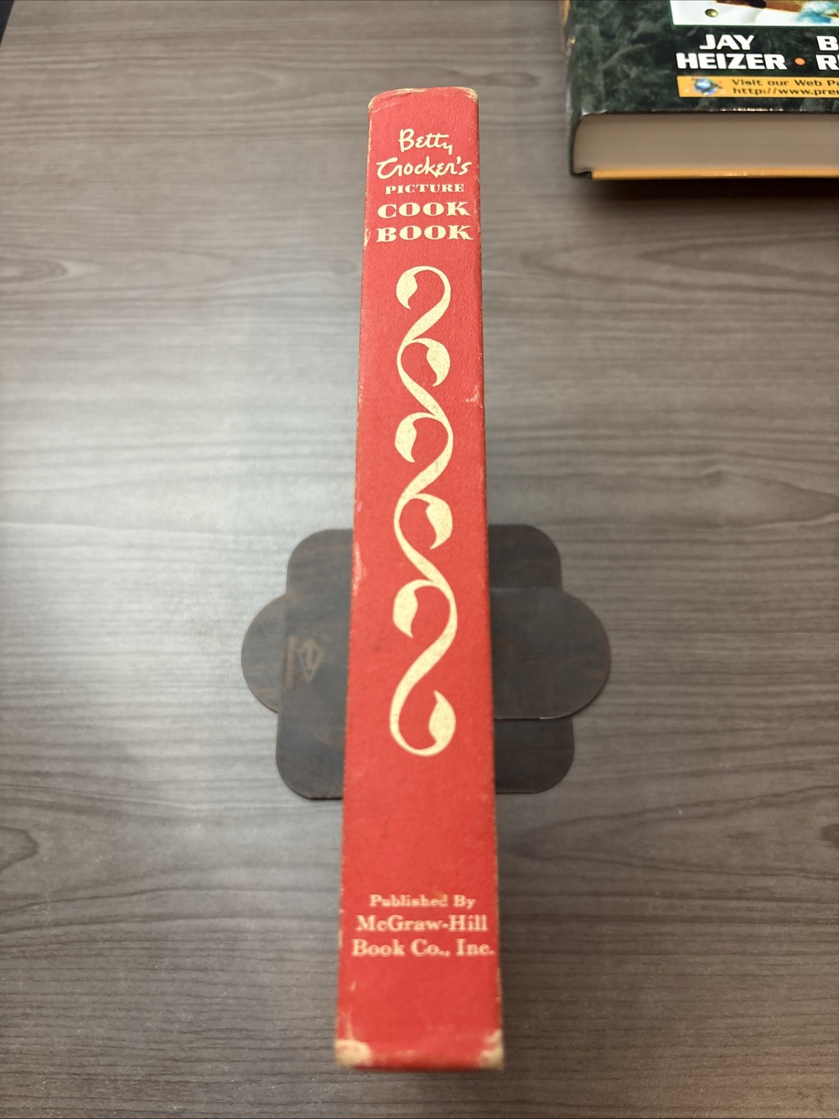 1950 Betty Crocker’s Pic.Cook Book FIRST EDITION Red Scroll Cover General Mills