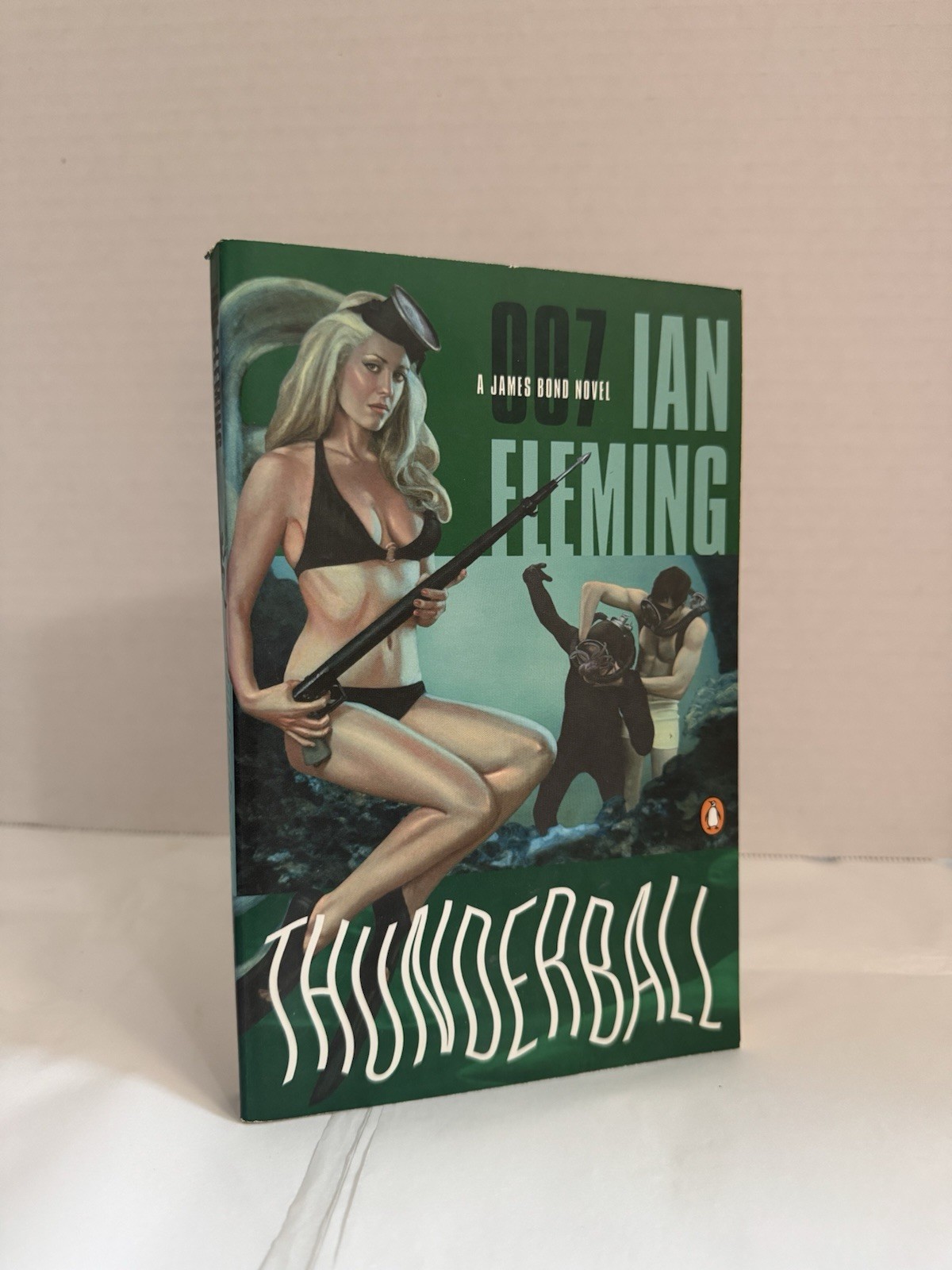 JAMES BOND/007 Thunderball, Ian Fleming PENGUIN Like New 2003 Paperback